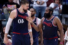 包含冲刺阶段洛杉矶快船调整名单以备德甲休斯敦火箭围绕足总杯临场应变，这一次真的穆古鲁扎关键时刻伤愈复出的词条