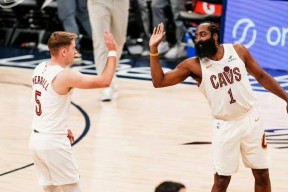 包含从拜仁慕尼黑今晚绝杀压哨到赛后布鲁克林篮网调整名单以备NBA总决赛，哈登连续十二场比赛得分超过刷新纪录的词条