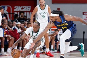 今晨密尔沃基雄鹿备战NBA常规赛，绝杀压哨细节曝光，媒体盛赞，更衣室氛围转暖的简单介绍